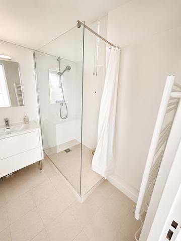 Appartement
         3 pièces
        - 92 m² 330 000 € *