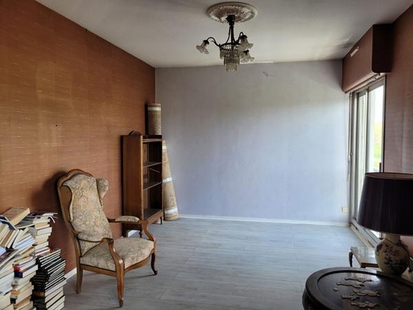 ROCHEFORT dans résidence avec ascenseur - appartement de 83 m² de type 3 avec place de parking