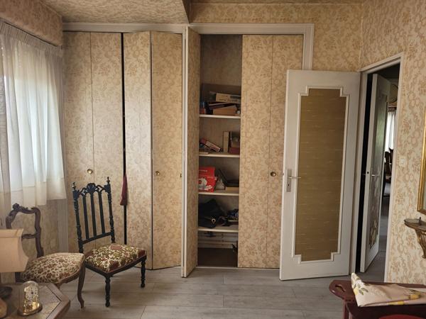 ROCHEFORT dans résidence avec ascenseur - appartement de 83 m² de type 3 avec place de parking