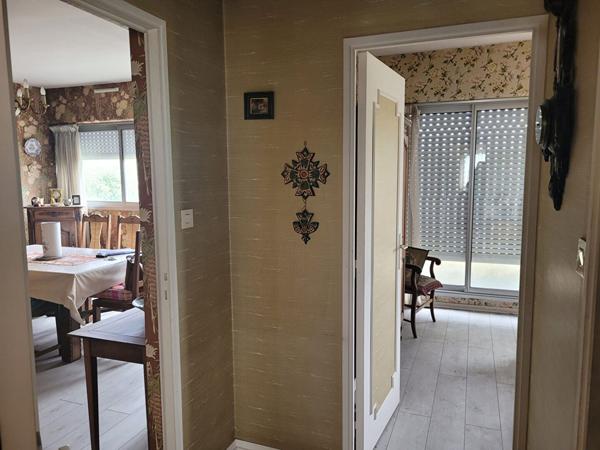 ROCHEFORT dans résidence avec ascenseur - appartement de 83 m² de type 3 avec place de parking