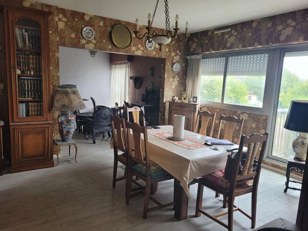ROCHEFORT dans résidence avec ascenseur - appartement de 83 m² de type 3 avec place de parking
