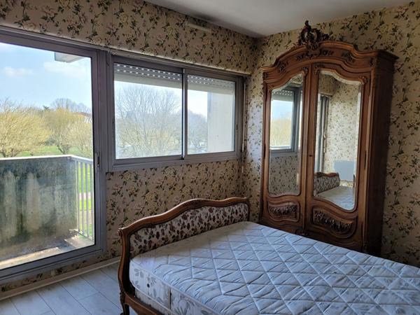 ROCHEFORT dans résidence avec ascenseur - appartement de 83 m² de type 3 avec place de parking