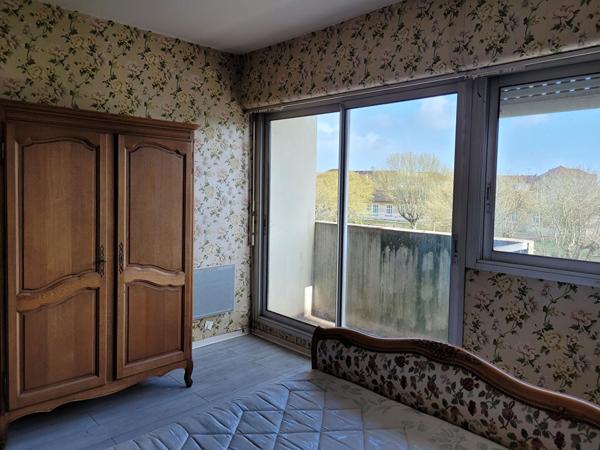 ROCHEFORT dans résidence avec ascenseur - appartement de 83 m² de type 3 avec place de parking