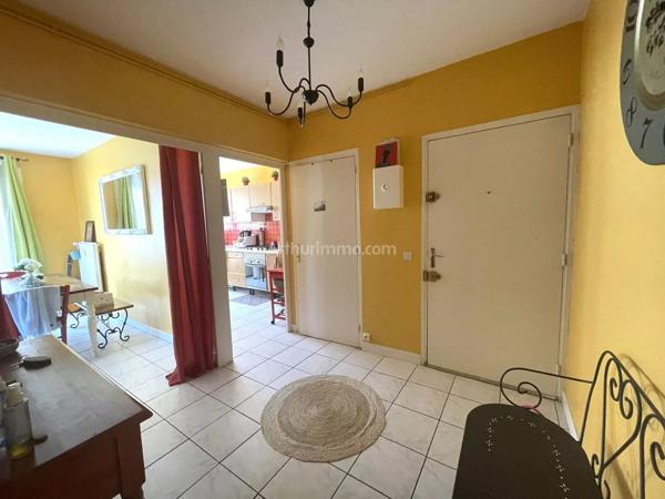 Vente                                                      Appartement
                        
                     3 pièces                      80 m2                     à Corbelin
