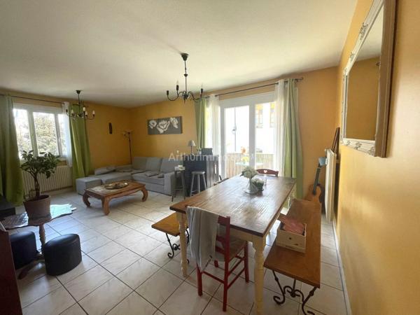 Vente                                                      Appartement
                        
                     3 pièces                      80 m2                     à Corbelin
