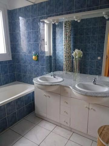 Vente                                                      Appartement
                        
                     3 pièces                      80 m2                     à Corbelin