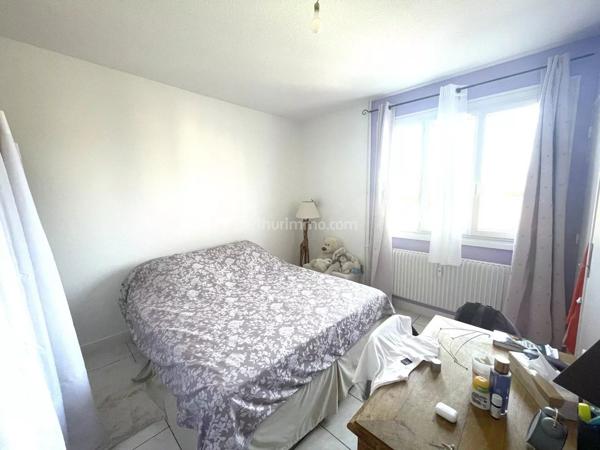 Vente                                                      Appartement
                        
                     3 pièces                      80 m2                     à Corbelin