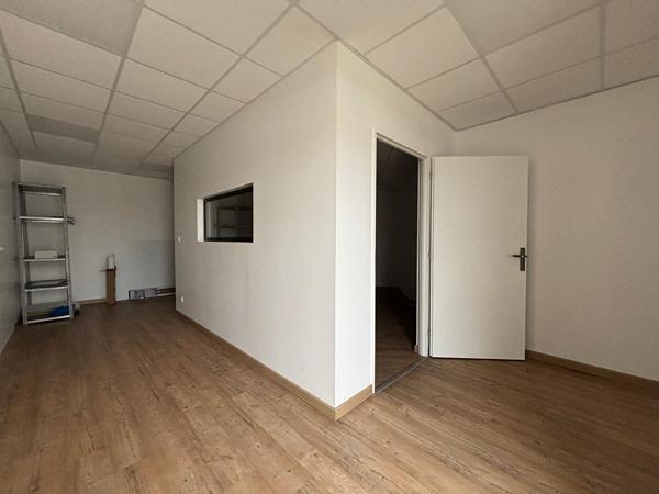 Local commercial neuf à louer - LE PASSAGE, emplacement idéal avec stationnement !