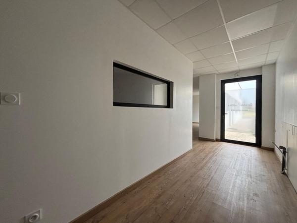 Local commercial neuf à louer - LE PASSAGE, emplacement idéal avec stationnement !