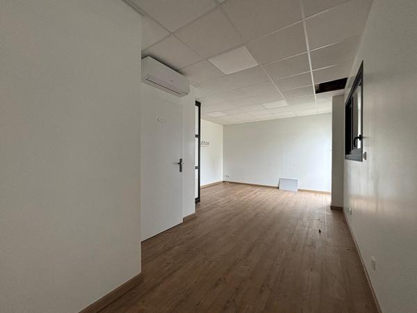 Local commercial neuf à louer - LE PASSAGE, emplacement idéal avec stationnement !