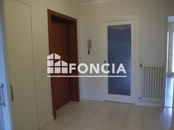 Location Appartement 2 pièces 57.6 m² - 10 RUE DU TEMPLE Aix Les Bains 73100