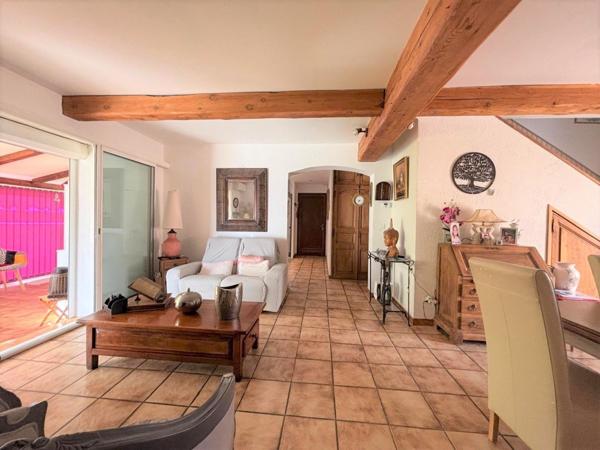 Maison 118 m², 3 chambres, Garage et piscine – À deux pas du centre