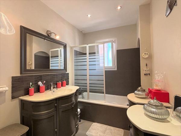 Maison 118 m², 3 chambres, Garage et piscine – À deux pas du centre