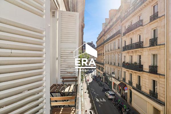À VENDRE ! Studio rénové de 24 m² avec balcon, immeuble ancien du XVIIe, secteur Palais Royal - Louvre/Richelieu