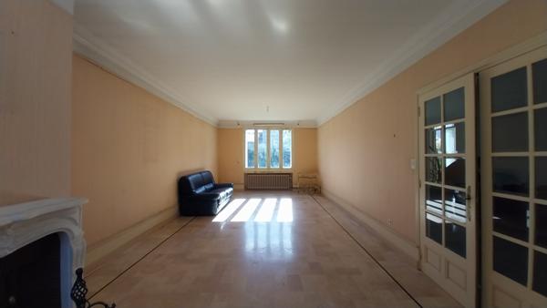 Maison  8 pièce(s)  4 chambre(s)  183 m²