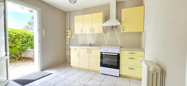MAISON DE PLAIN-PIED - VIBRAC ENTRE ANGOULEME ET COGNAC - COUR ET EMPLACEMENT POUR VEHICULE