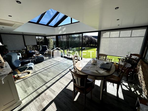 Maison pleine de cachet avec spacieuse véranda.