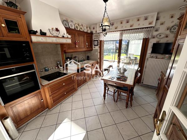 Maison pleine de cachet avec spacieuse véranda.