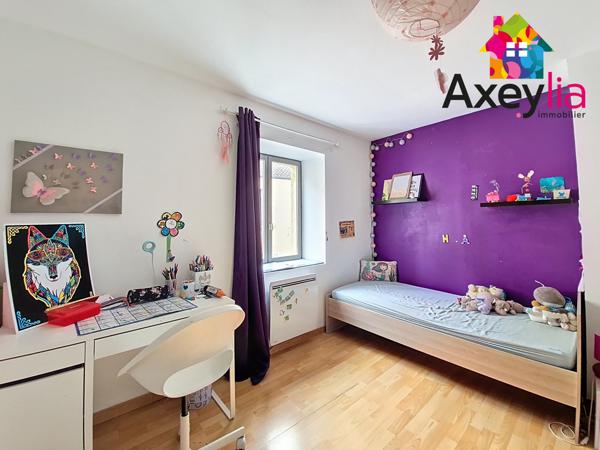 Charlieu (42190) A VENDRE - MAISON 3 CHAMBRES AVEC GARAGE ET TERRASSE - CHARLIEU