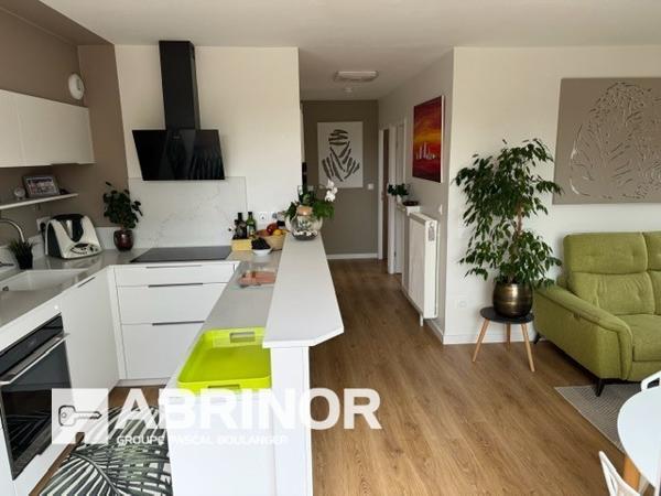 Appartement de Type 3 avec grande terrasse et place de parking en sous-sol. WATTIGNIES