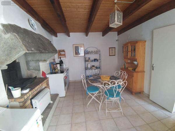 Maison à vendre à Lanmeur dans le Finistère (29620), ref : LARE   
Centre BOURG