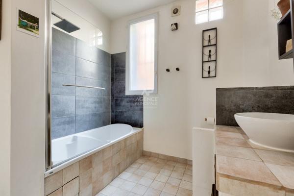 Maison Nanterre 8 pièces, plateau Mont-Valérien, environ 202 m2 850 000 € **  - Référence  15576