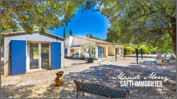Villa individuelle de plain-pied de 115 m2 - 2 chambres + un bureau - studio indépendant (à terminer) de 23 m2 - garage indépendant de 15 m2 - piscine et terrain de 1000 m2 plat et clôturé