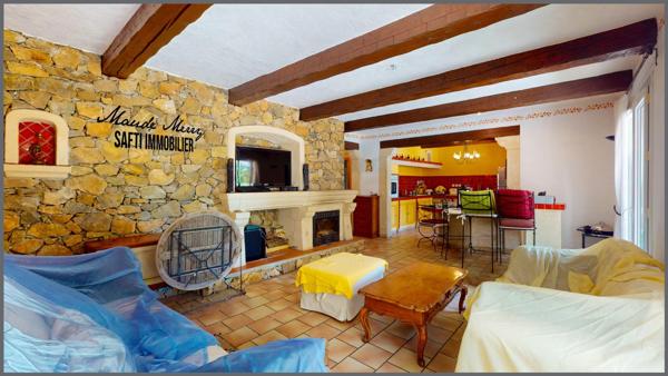 Villa individuelle de plain-pied de 115 m2 - 2 chambres + un bureau - studio indépendant (à terminer) de 23 m2 - garage indépendant de 15 m2 - piscine et terrain de 1000 m2 plat et clôturé