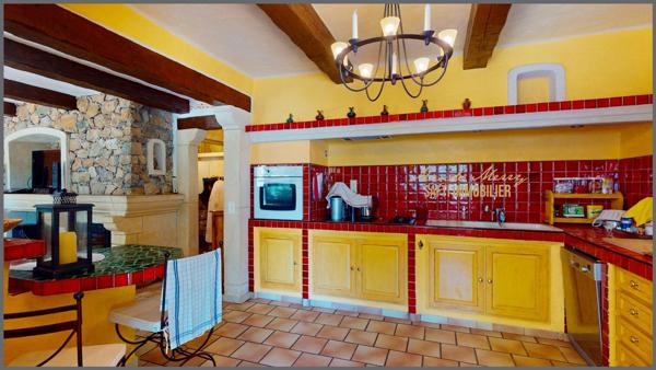 Villa individuelle de plain-pied de 115 m2 - 2 chambres + un bureau - studio indépendant (à terminer) de 23 m2 - garage indépendant de 15 m2 - piscine et terrain de 1000 m2 plat et clôturé