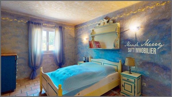 Villa individuelle de plain-pied de 115 m2 - 2 chambres + un bureau - studio indépendant (à terminer) de 23 m2 - garage indépendant de 15 m2 - piscine et terrain de 1000 m2 plat et clôturé