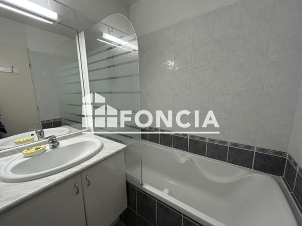 Location Appartement meublé 2 pièces 39.71 m² - RUE DE LA SOLE La Rochelle 17000