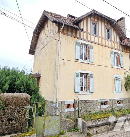 Lot de 2 logements avec dépendances et terrain