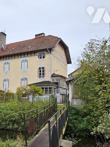 Lot de 2 logements avec dépendances et terrain