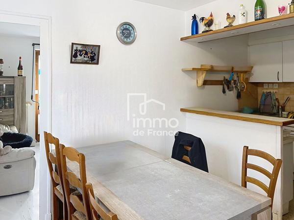 Maison mitoyenne 2 chambres  Centre bourg, proche gare, écoles et commerces