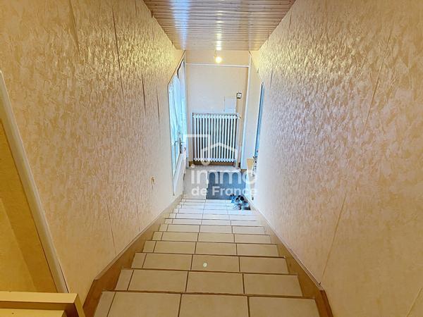 Maison mitoyenne 2 chambres  Centre bourg, proche gare, écoles et commerces