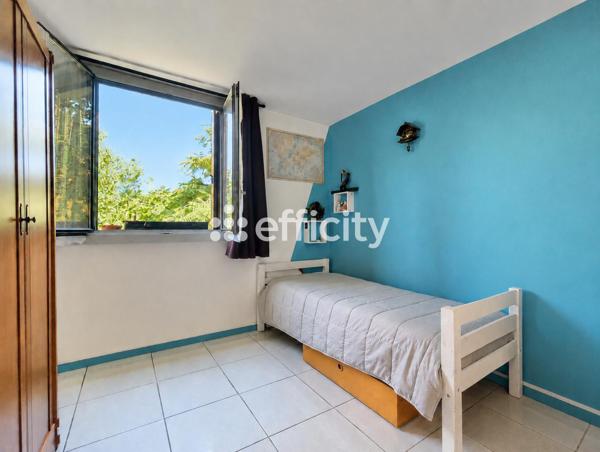 Appartement
         5 pièces
        - 82 m² 297 000 € *
