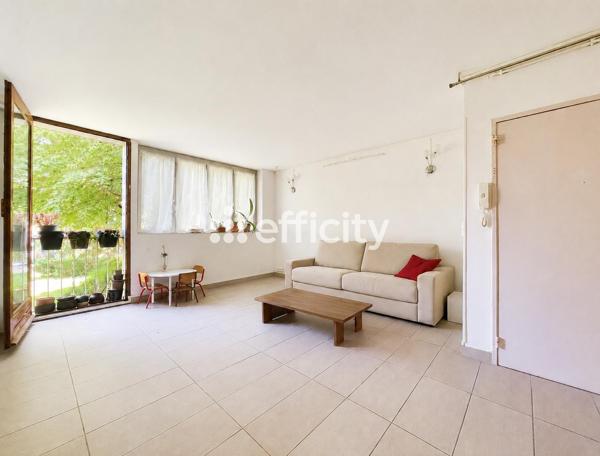 Appartement
         5 pièces
        - 82 m² 297 000 € *