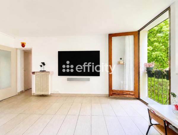 Appartement
         5 pièces
        - 82 m² 297 000 € *