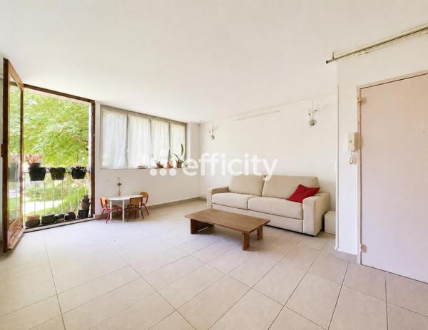 Appartement
         5 pièces
        - 82 m² 297 000 € *