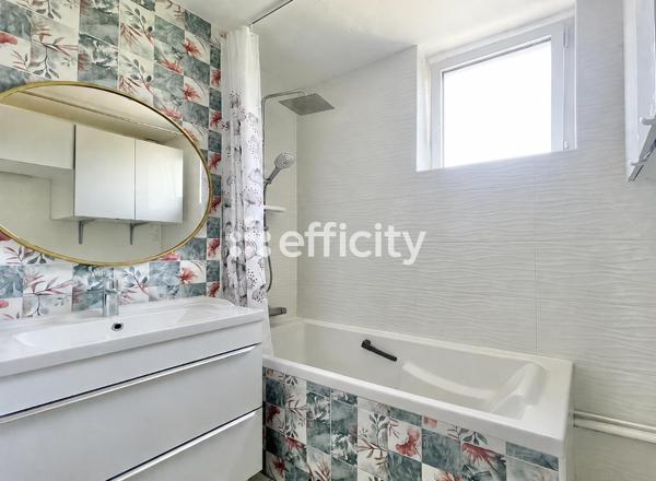 Appartement
         5 pièces
        - 82 m² 297 000 € *