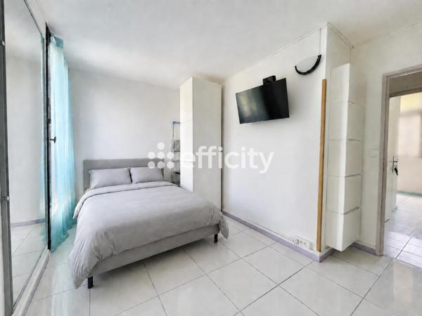 Appartement
         5 pièces
        - 82 m² 297 000 € *