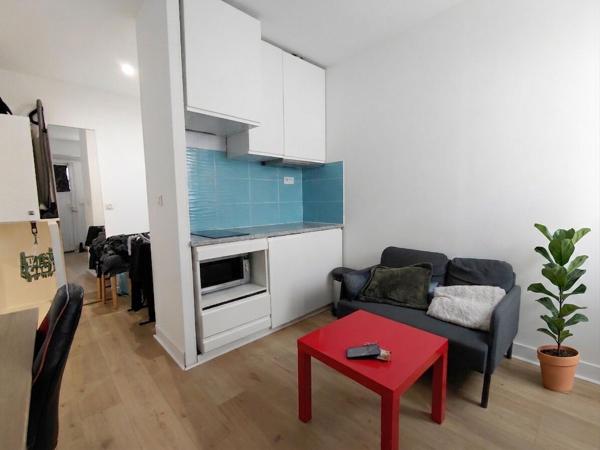 BORDEAUX VICTOIRE - Studio rénové libre.