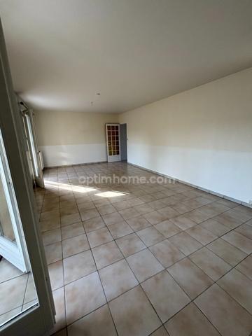 🏡 Maison de plain-pied 137 m² – 3 chambres – Véranda – Garage – Terrain clos de 620 m² 🌳 à Ruelle