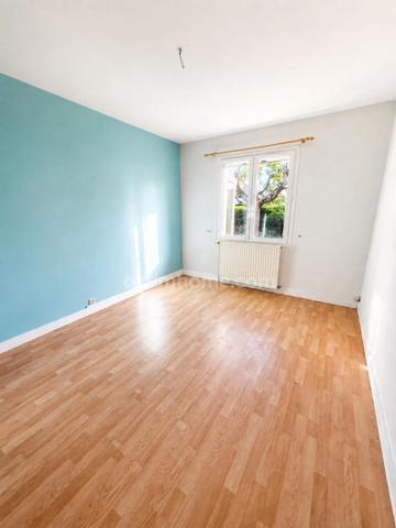 🏡 Maison de plain-pied 137 m² – 3 chambres – Véranda – Garage – Terrain clos de 620 m² 🌳 à Ruelle