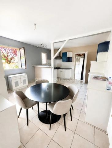 🏡 Maison de plain-pied 137 m² – 3 chambres – Véranda – Garage – Terrain clos de 620 m² 🌳 à Ruelle