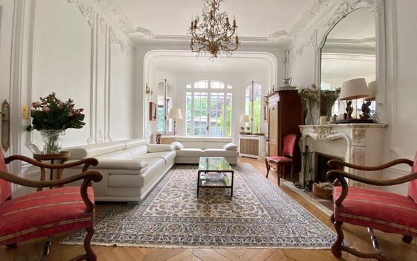 Maison à vendre    9 pièces • 272 m2 Saint-Maur-des-Fossés