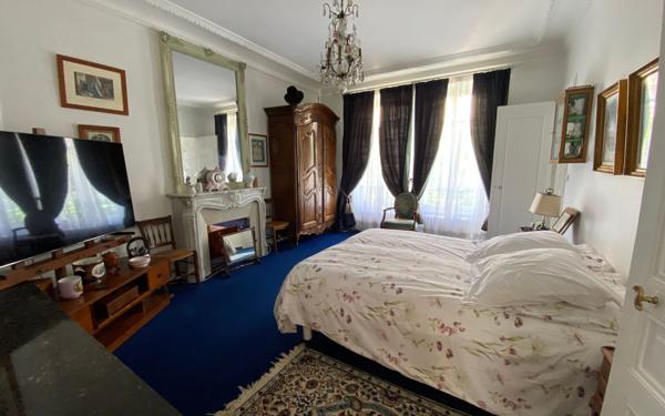 Maison à vendre    9 pièces • 272 m2 Saint-Maur-des-Fossés