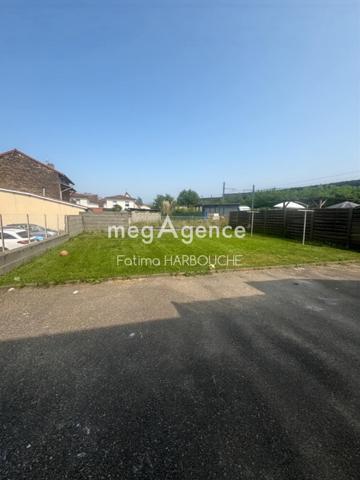 Immeuble à LE CHAMBON-FEUGEROLLES, 42500 - 144m²