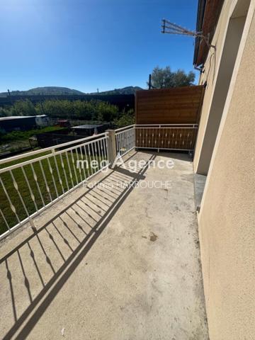 Immeuble à LE CHAMBON-FEUGEROLLES, 42500 - 144m²