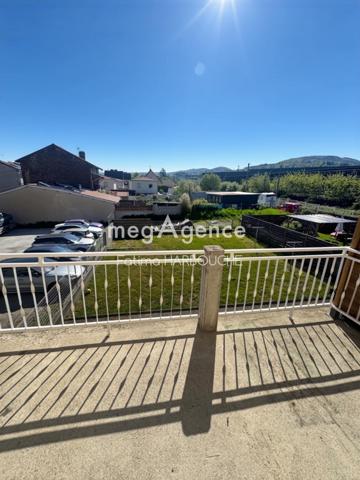 Immeuble à LE CHAMBON-FEUGEROLLES, 42500 - 144m²